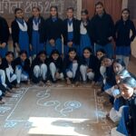विद्यार्थियों ने चावल के आटे से बनाया ‘कोलम’, जानी तमिलनाडु की सांस्कृतिक विरासत