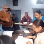 SIR संशोधन में जुटे रहे अधिकारी