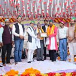 नव प्रवाह साहित्यिक मंच होली मिलन समारोह में कवि ने श्रोताओं को भाव विभोर किया